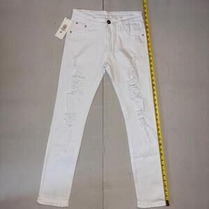 White distressed skinny jeans #grunge